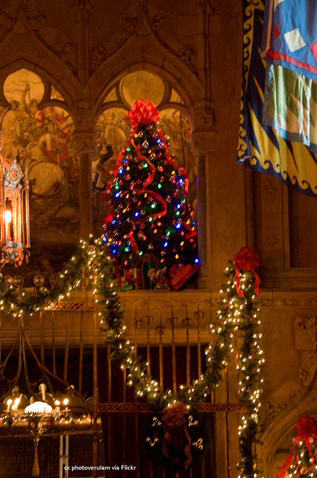 Detail of the Christmas decorations in the dining hall Detail of the Christmas decorations in the dining hall