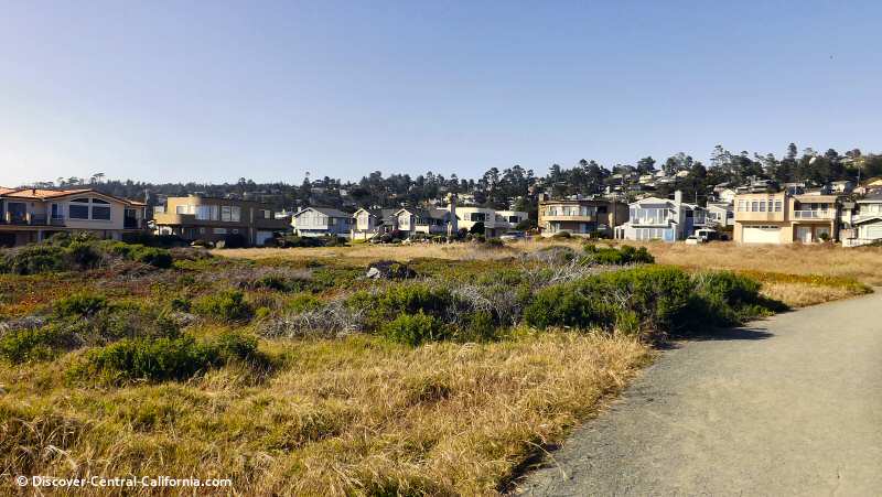 An inland view of Lampton Cliffs in Cambria An inland view of Lampton Cliffs in Cambria